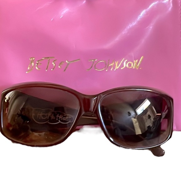 BETSEY JOHNSON➕Hot To Trot Sunglasses - Picture 2 of 6